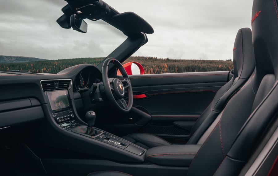 Интерьер Porsche 911 Speedster (991) 2019 года  (UK) (фото 15 из 19)